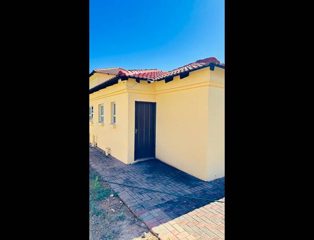 3 BEDROOM FREEHOLD FOR SALE IN THERESAPARK